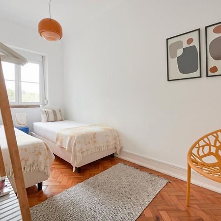 Light-Filled & Renovated Apartment, By Timecooler リスボン エクステリア 写真
