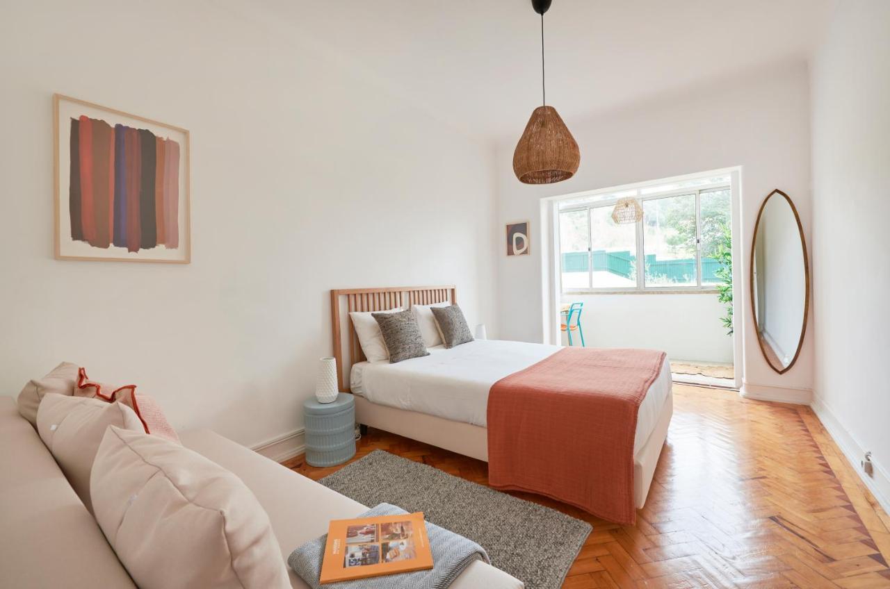 Light-Filled & Renovated Apartment, By Timecooler リスボン エクステリア 写真