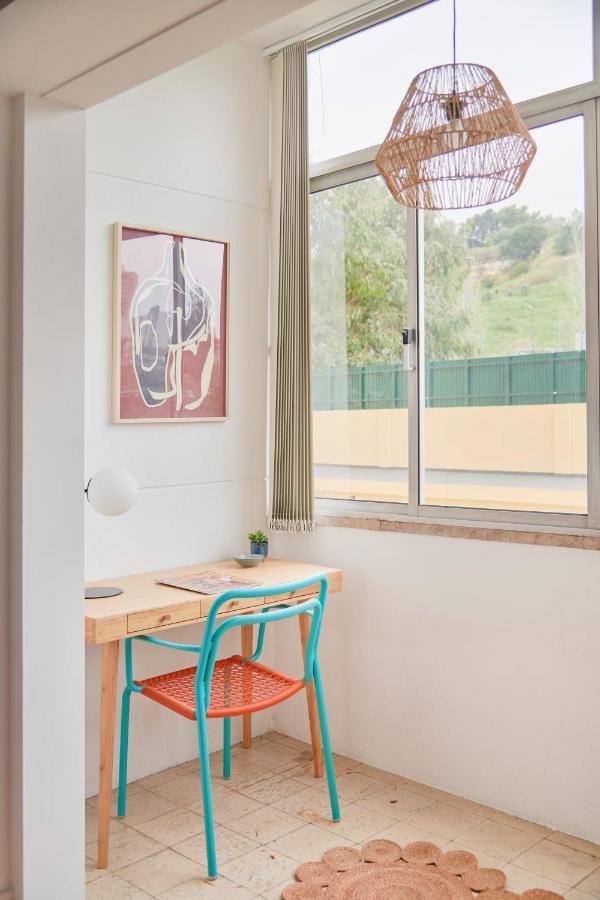 Light-Filled & Renovated Apartment, By Timecooler リスボン エクステリア 写真
