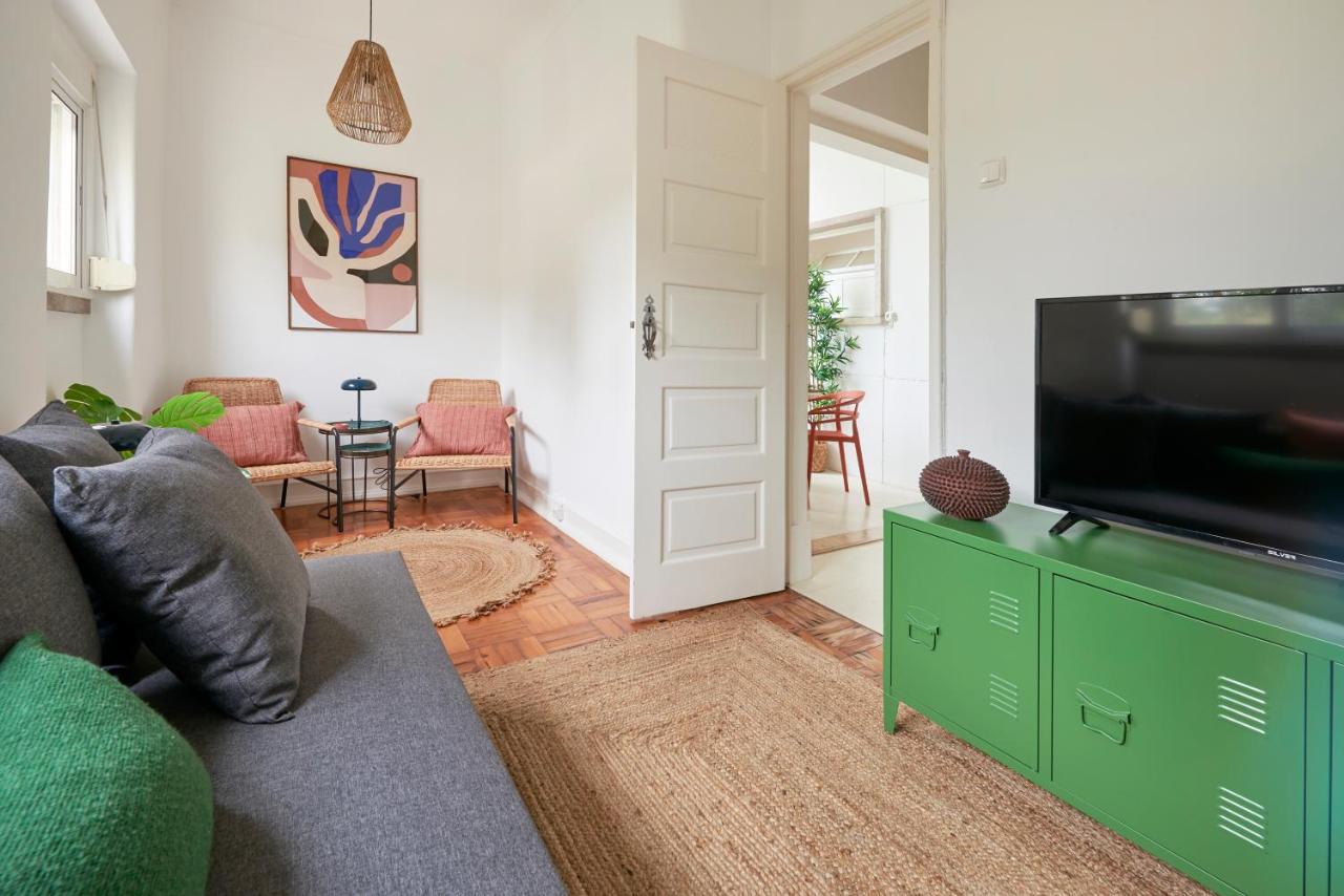 Light-Filled & Renovated Apartment, By Timecooler リスボン エクステリア 写真