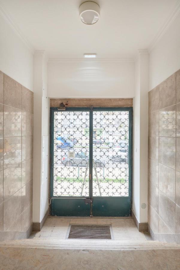 Light-Filled & Renovated Apartment, By Timecooler リスボン エクステリア 写真