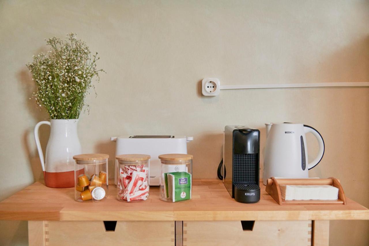 Light-Filled & Renovated Apartment, By Timecooler リスボン エクステリア 写真